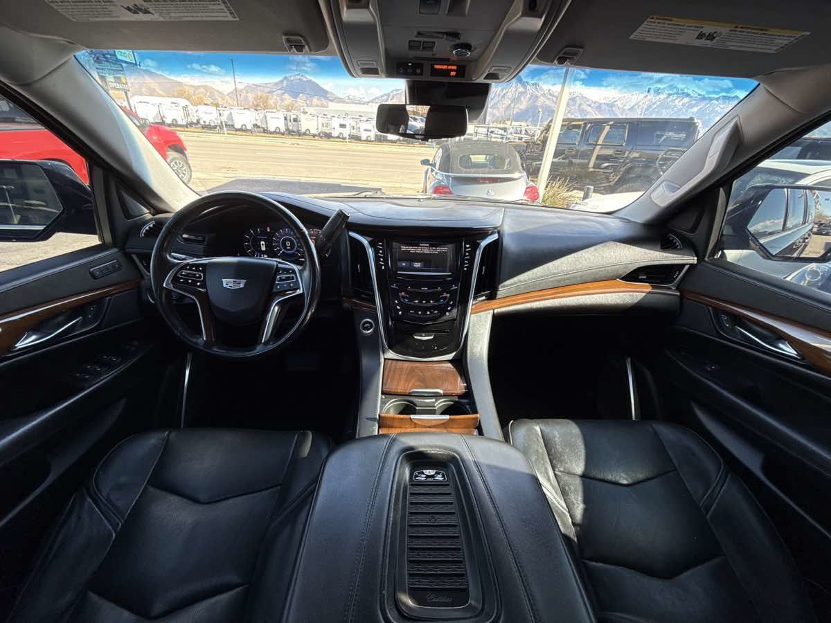 Used 2019 Cadillac Escalade ESV Premium Luxury AWD/4WD image 18