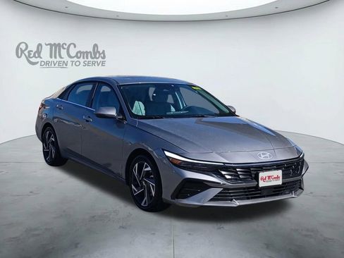 New 2025 Hyundai Elantra Limited FWD image 7