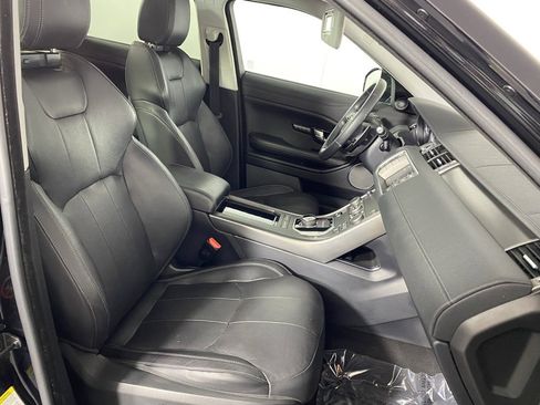 Used 2019 Land Rover Range Rover Evoque SE Premium image 29