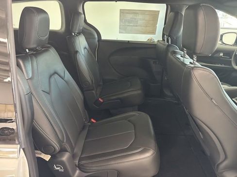 New 2026 Chrysler Pacifica Select image 24