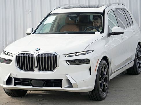 Used 2023 BMW X7 xDrive40i w/ Premium Package image 52