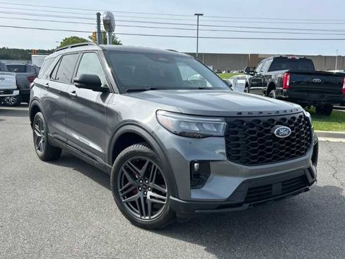 Used 2025 Ford Explorer ST-Line w/ ST-Line Street Pack image 3