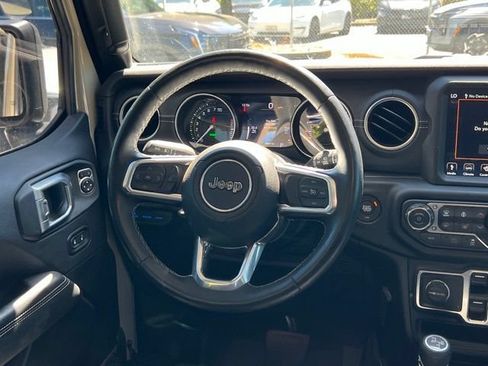 Used 2022 Jeep Wrangler Unlimited Sahara w/ Cold Weather Group AWD/4WD image 10