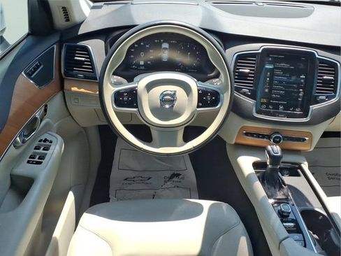 Used 2021 Volvo XC90 T6 Momentum w/ Advanced Package AWD/4WD image 4