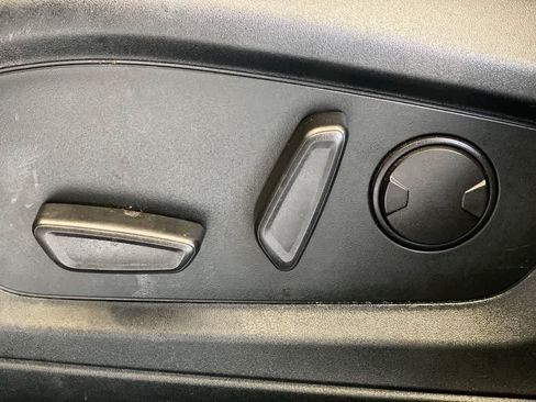 Used 2020 Ford Explorer XLT w/ Equipment Group 202A AWD/4WD image 15