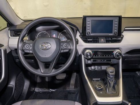 Used 2021 Toyota RAV4 XLE w/ Convenience Package image 7