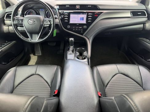 Used 2020 Toyota Camry SE FWD image 16