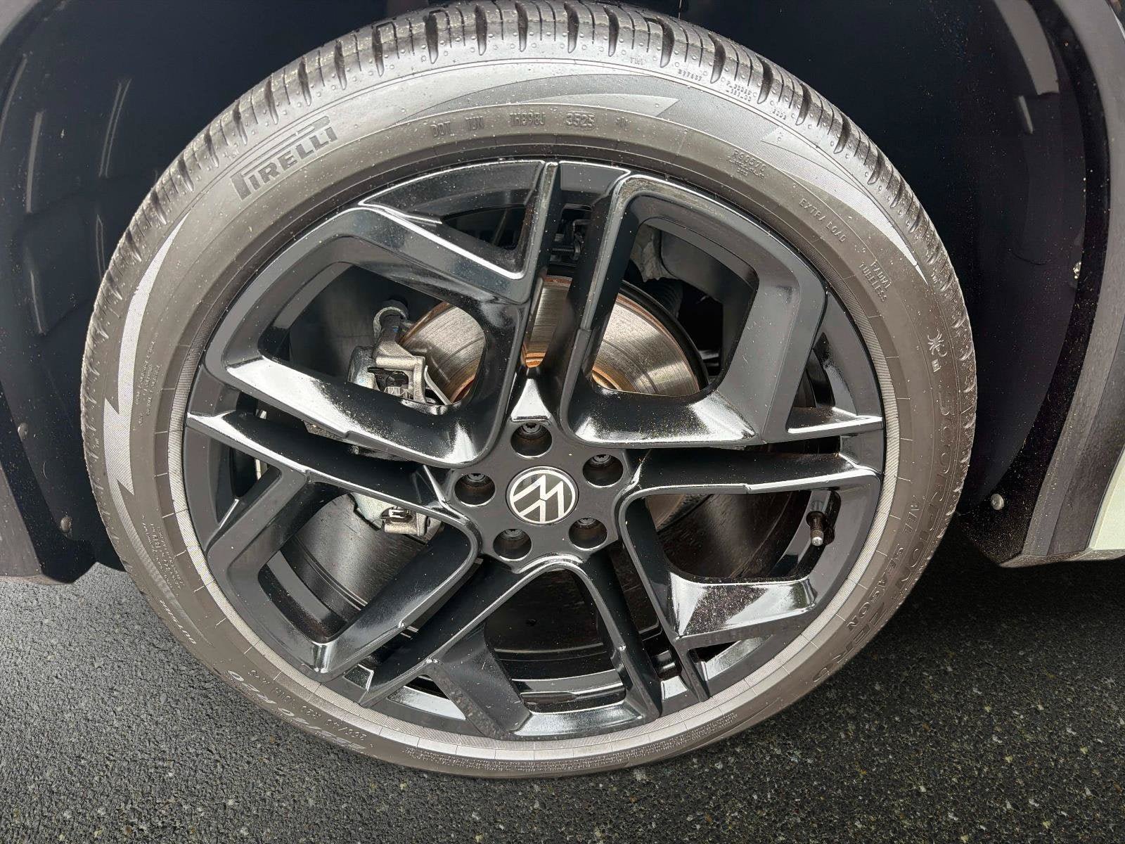 Certified 2026 Volkswagen Tiguan SE R-Line FWD image 11