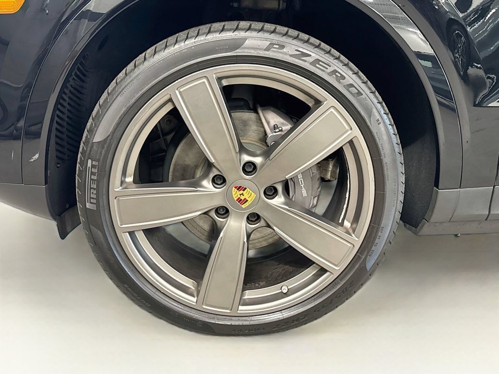 Used 2022 Porsche Cayenne Platinum Edition AWD/4WD image 37