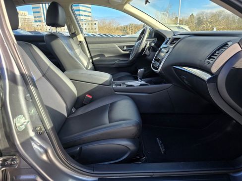 Used 2018 Nissan Altima 2.5 SR w/ SR Midnight Edition image 10