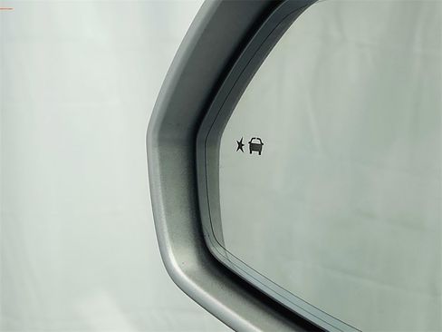 Used 2018 Cadillac XT5 Luxury w/ Driver Awareness Package image 13