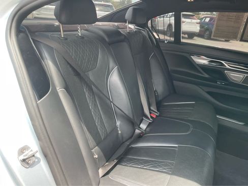Used 2018 BMW 740i w/ M Sport Package RWD image 31