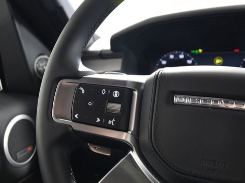 Certified 2025 Land Rover Discovery Dynamic SE AWD/4WD image 28