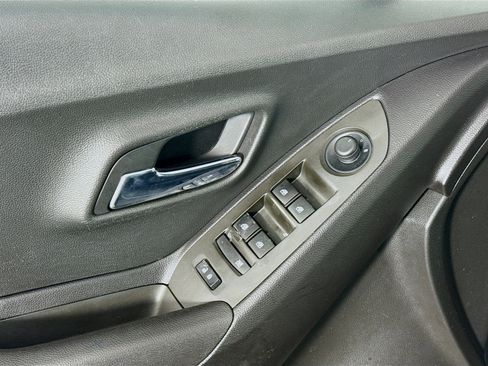 Used 2017 Chevrolet Trax LT w/ LT Convenience Package image 24