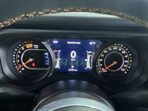 Used 2024 Jeep Wrangler Unlimited Sahara w/ Technology Group AWD/4WD image 18