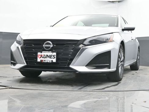 Used 2023 Nissan Altima 2.5 SV FWD image 47