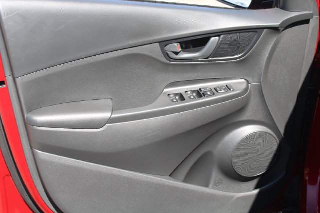 Used 2023 Hyundai Kona SEL AWD/4WD image 12