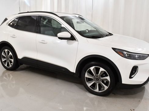 Used 2023 Ford Escape Platinum image 5