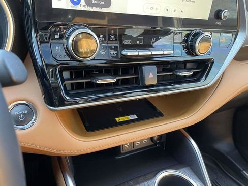 Used 2023 Toyota Highlander Platinum image 33