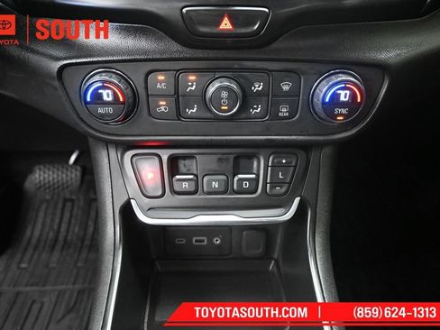 Used 2020 GMC Terrain SLE w/ Driver Convenience Package AWD/4WD image 17