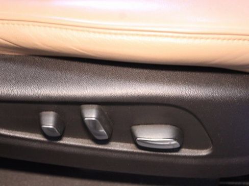 Used 2017 Cadillac XT5 Platinum image 12