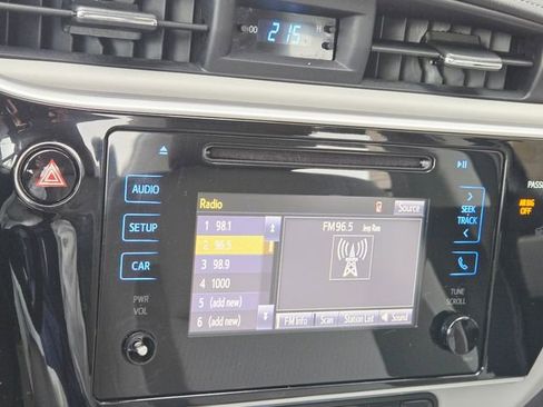 Used 2017 Toyota Corolla LE image 23