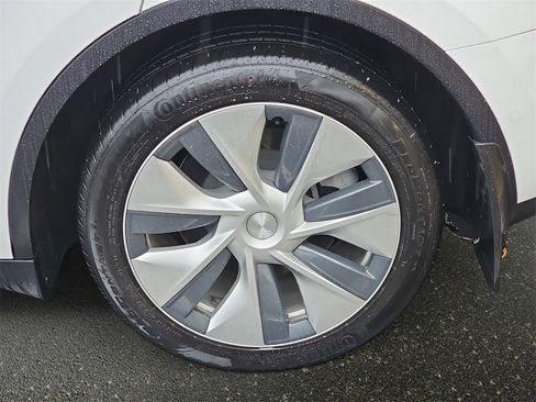 Used 2021 Tesla Model Y Long Range image 35