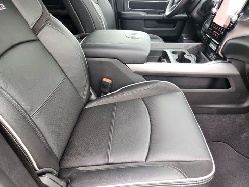 New 2026 RAM 2500 Laramie AWD/4WD image 14