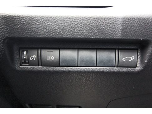 Used 2019 Toyota RAV4 XLE w/ Convenience Package FWD image 23