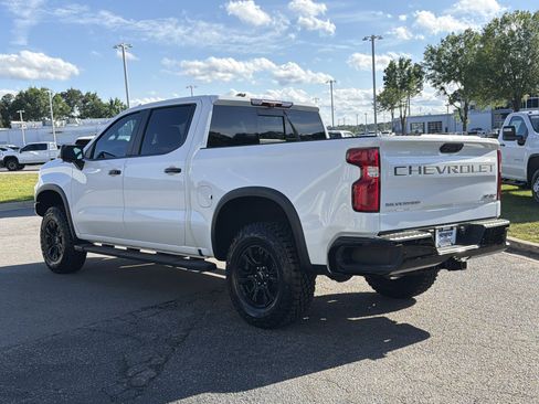 Used 2022 Chevrolet Silverado 1500 ZR2 w/ Technology Package AWD/4WD image 10