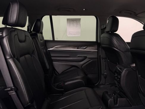 Used 2023 Jeep Grand Cherokee L Limited AWD/4WD image 32
