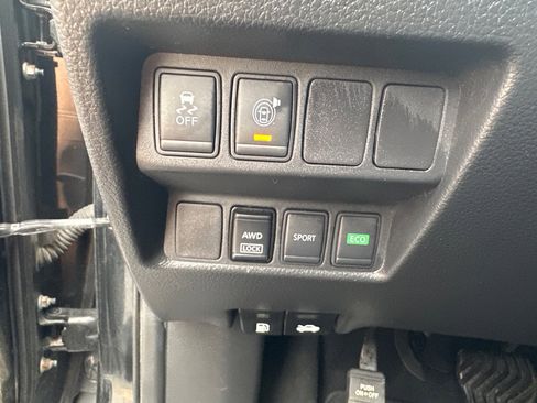 Used 2017 Nissan Rogue SV AWD/4WD image 23