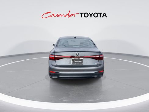 Used 2025 Volkswagen Jetta SE image 7