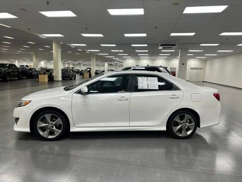 Used 2012 Toyota Camry SE FWD image 4