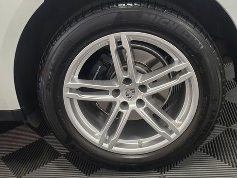 Certified 2024 Porsche Macan AWD/4WD image 35