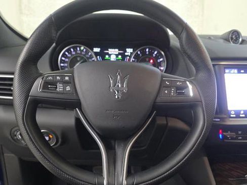 Used 2023 Maserati Levante GT AWD/4WD image 6