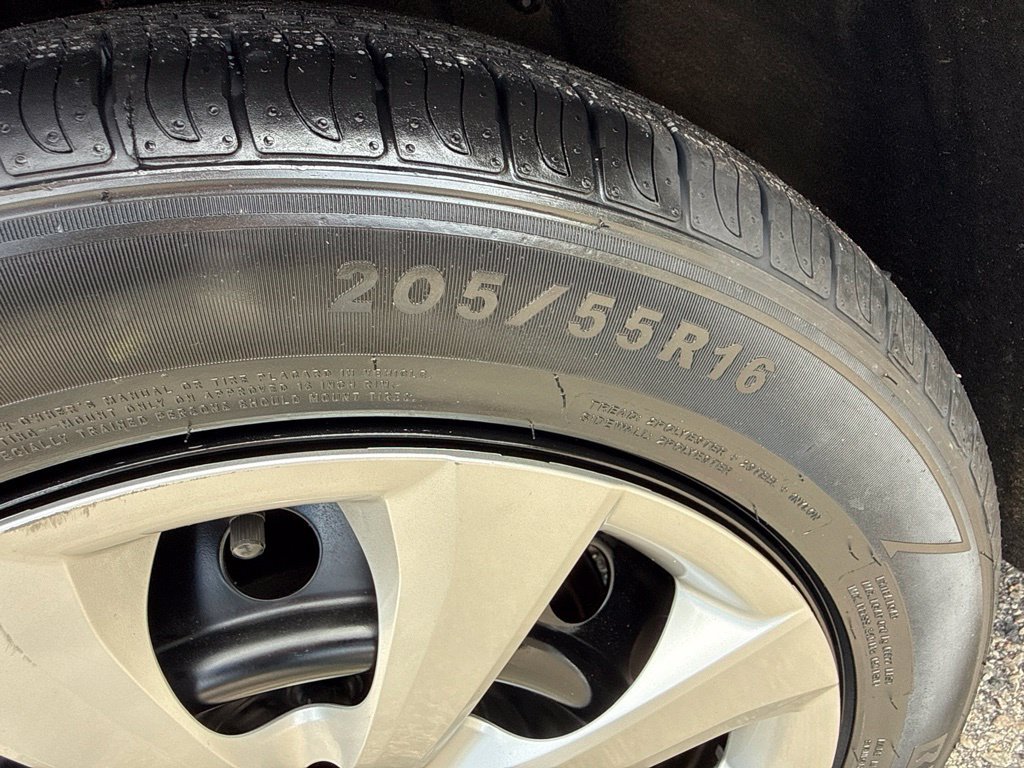 Used 2025 Toyota Corolla LE w/ Convenience Package FWD image 32