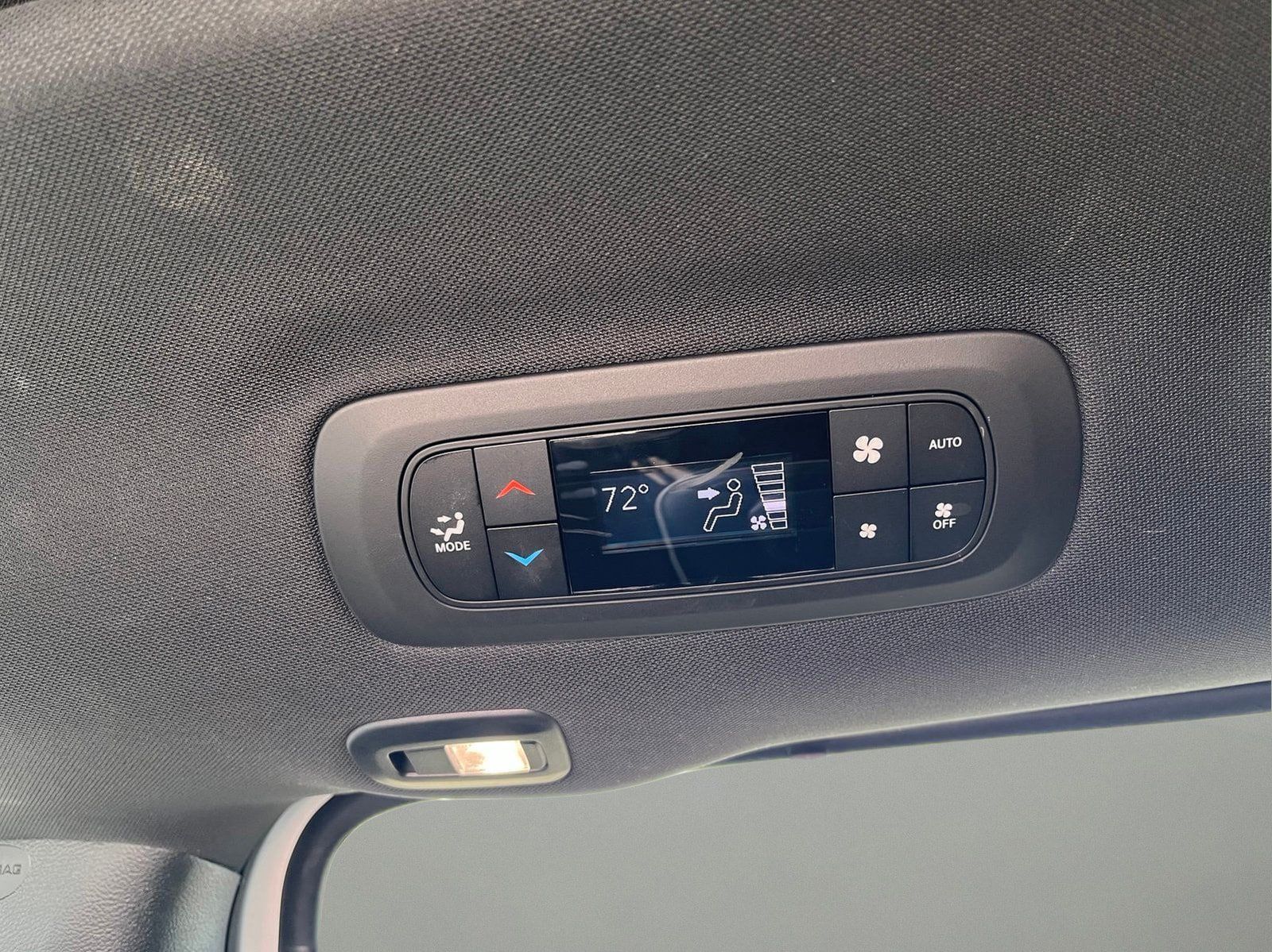 Used 2024 Chrysler Pacifica Limited w/ Uconnect Theater Family Group FWD image 28