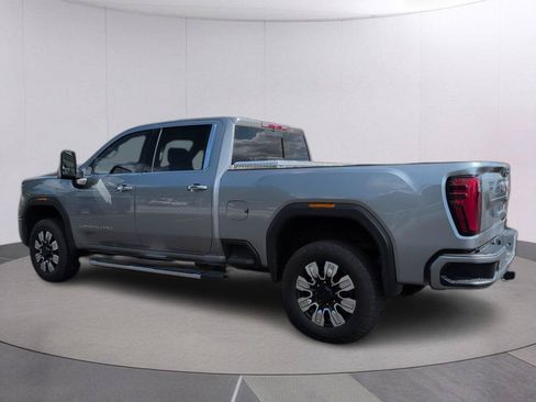 Used 2025 GMC Sierra 2500 Denali AWD/4WD image 3
