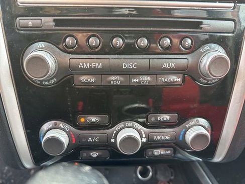 Used 2016 Nissan Pathfinder SV image 18