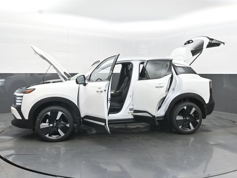 New 2025 Nissan Kicks SR image 41