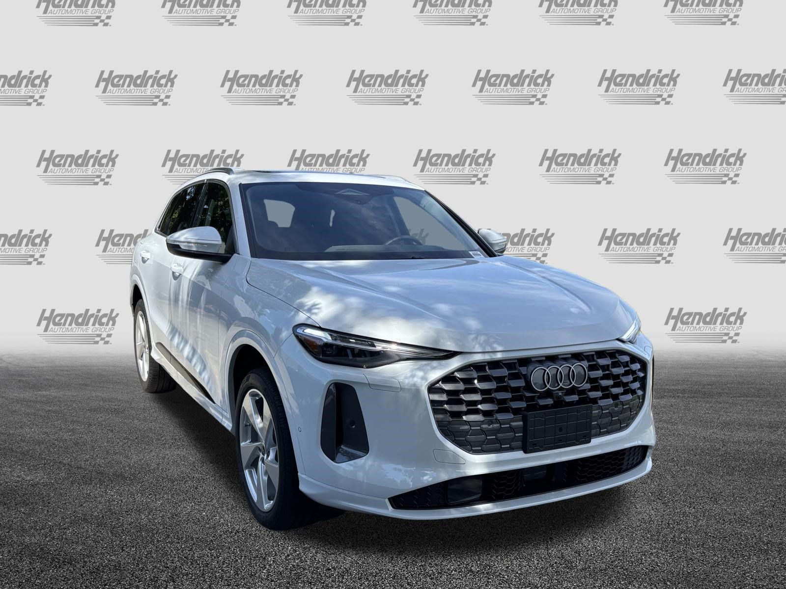 Certified 2025 Audi Q5 Premium AWD/4WD image 2
