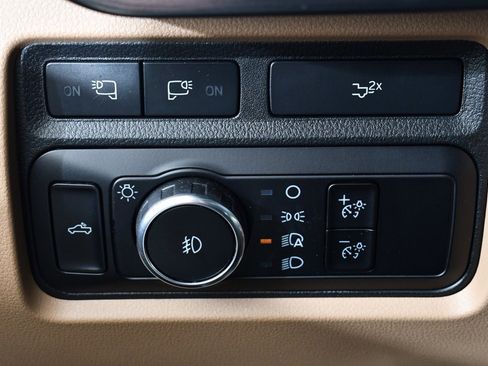 Used 2023 Ford F250 Lariat w/ Chrome Package image 30