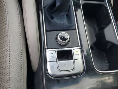 Used 2024 Kia Telluride EX w/ EX Captain's Chair Package FWD image 30