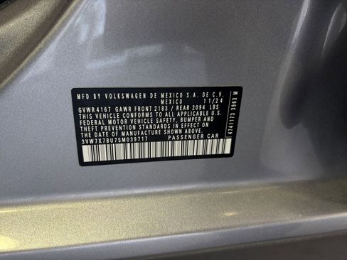 Used 2025 Volkswagen Jetta SE image 31