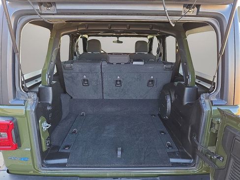 Used 2023 Jeep Wrangler Unlimited Rubicon 4xe image 16