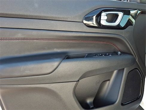 Used 2024 Jeep Compass Trailhawk image 12