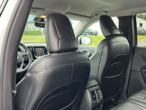 Used 2019 Jeep Cherokee Limited AWD/4WD image 35