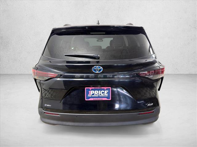 Used 2025 Toyota Sienna XLE w/ XLE Plus Package FWD image 5
