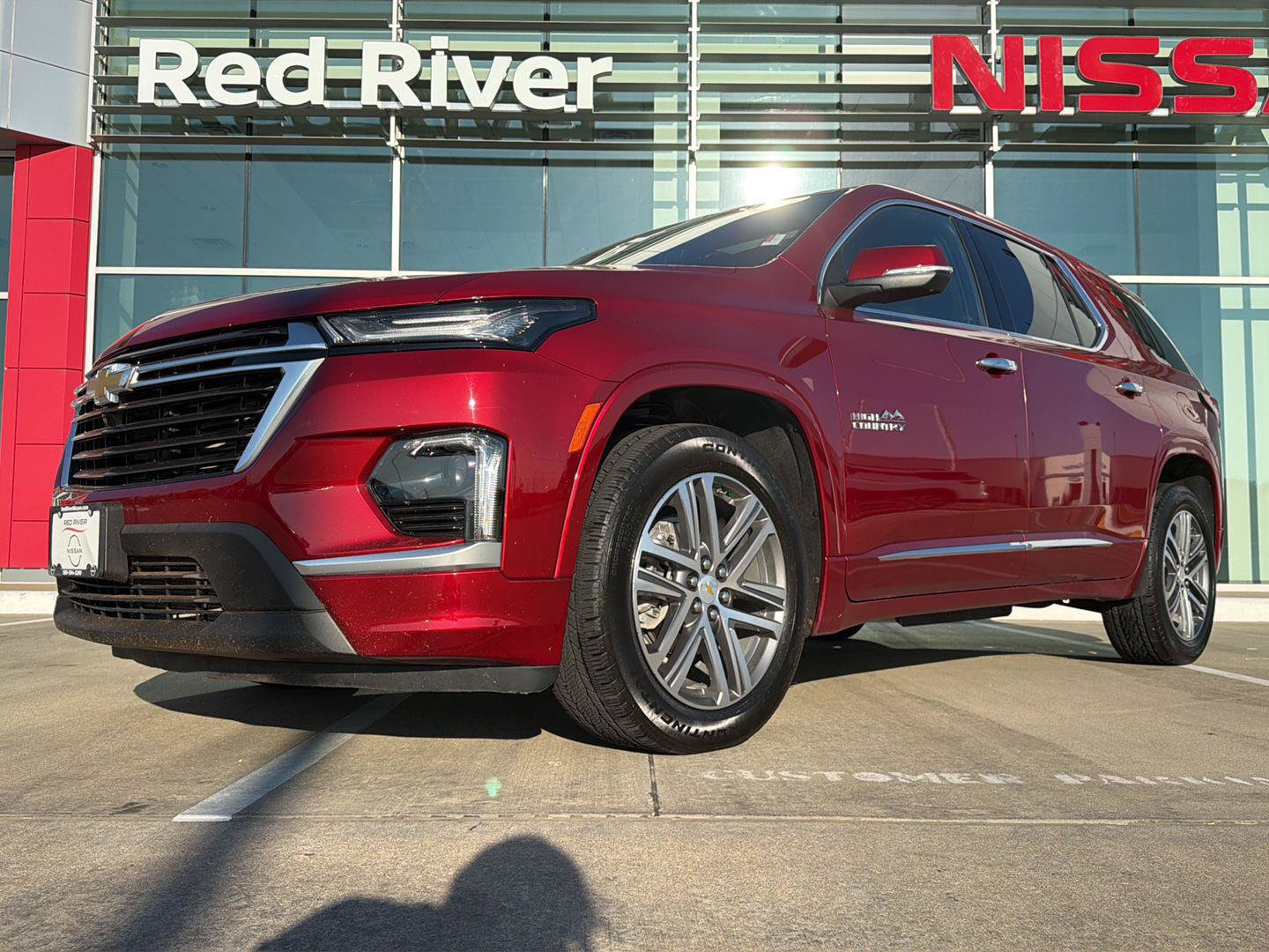 Used 2023 Chevrolet Traverse High Country AWD/4WD image 2